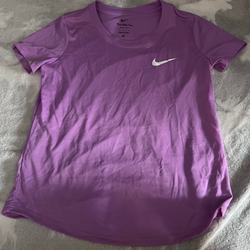 Girls Nike shirt